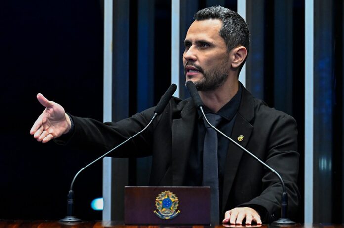 no-senado,-cleitinho-pede-perdao-a-bolsonaro-e-diz-que-entrevista-foi-tirada-de-contexto