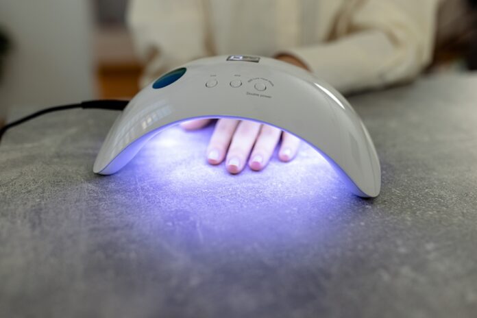 anvisa-veta-duas-substancias-em-cosmeticos:-saiba-se-o-seu-tem-alguma