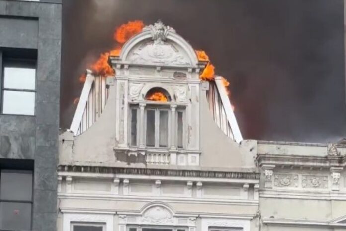 incendio-de-grandes-proporcoes-atinge-centro-historico-de-porto-alegre