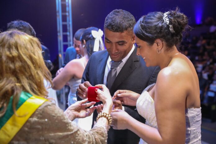 casamento-comunitario-transforma-sonhos-em-realidade-para-100-casais