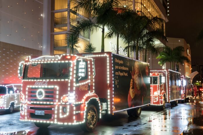 magia-sobre-rodas:-caravana-iluminada-da-coca-cola-chega-ao-tgs-no-dia-15-de-dezembro