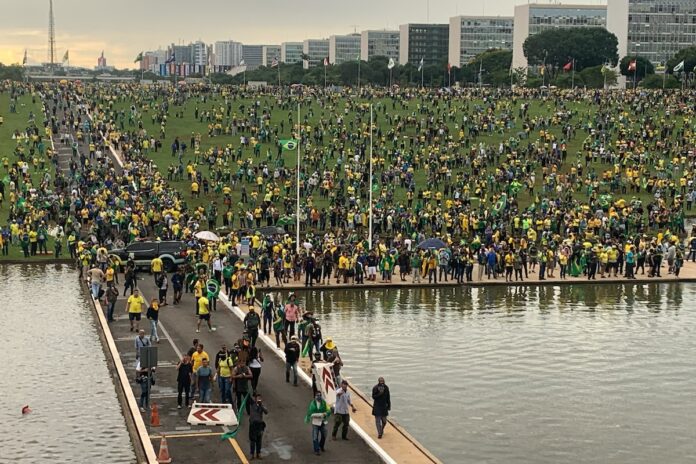 associacao-de-condenados-do-8/1-se-manifesta-contra-pl-da-dosimetria