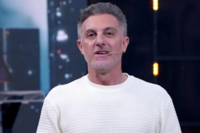 pergunta-simples-confunde-luciano-huck-no-the-wall