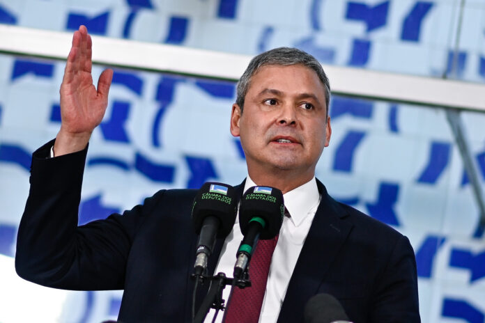 pt-nao-pode-se-dar-ao-luxo-de-nao-ter-haddad-nas-eleicoes,-diz-lider