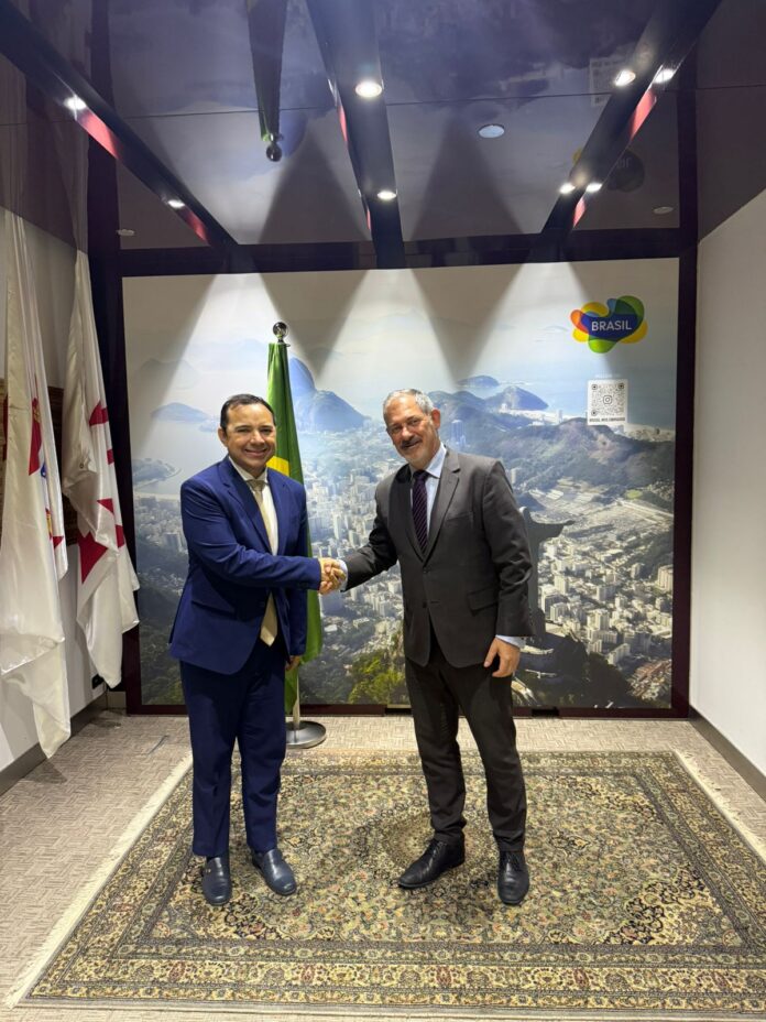 advogado-brasileiro-e-recebido-na-embaixada-do-brasil-nos-emirados-arabes-unidos