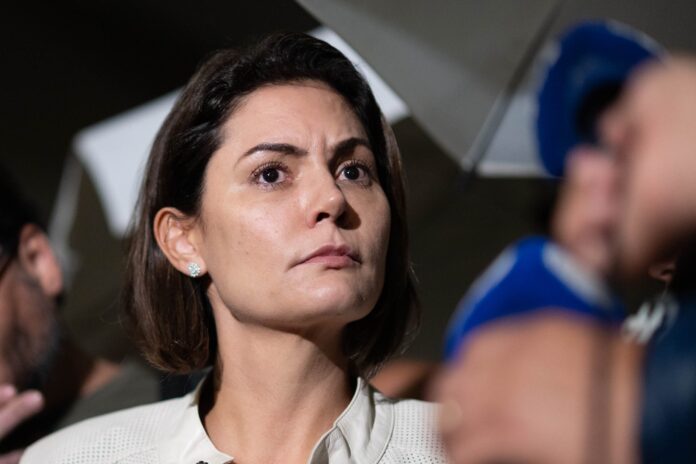 apos-queda,-michelle-diz-que-bolsonaro-esta-no-“modo-sobrevivencia”