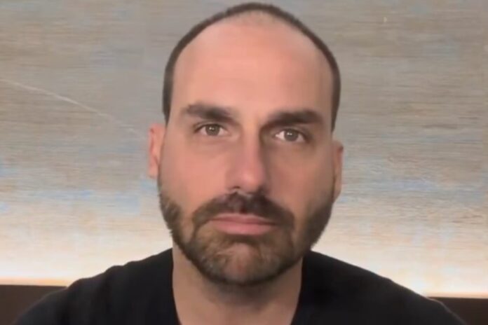 nos-eua,-eduardo-bolsonaro-alugou-carro-em-brasilia-e-pediu-reembolso