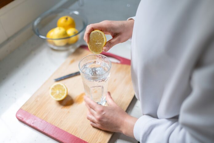 nutricionistas-listam-beneficios-do-consumo-diario-de-agua-com-limao