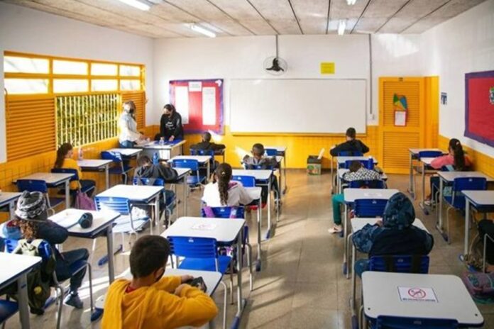 apos-reajuste-via-mp,-veja-quanto-ficara-piso-salarial-dos-professores