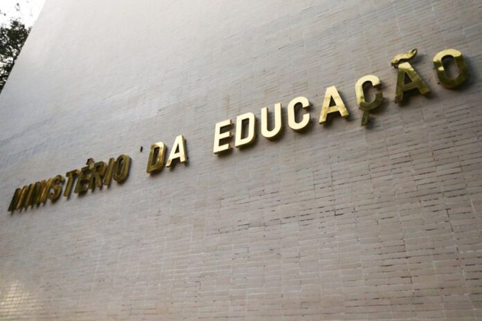 apos-enamed,-presidente-da-comissao-de-saude-na-camara-cobra-mec