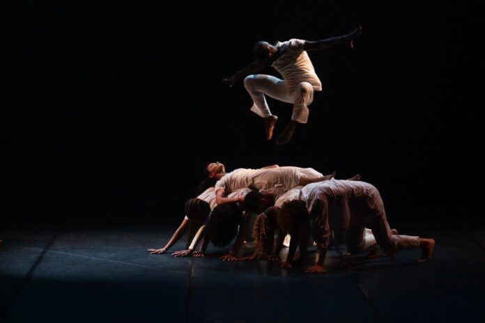 raizes-em-movimento:-espetaculo-celebra-a-danca-como-heranca-viva