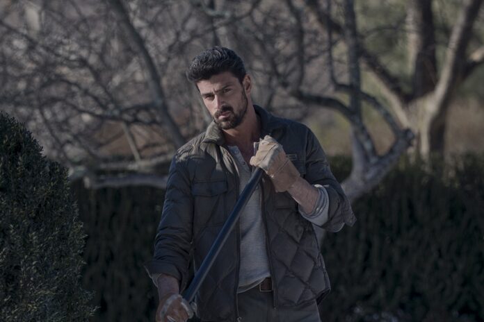 a-empregada:-cena-deletada-entre-millie-e-enzo-e-divulgada.-assista