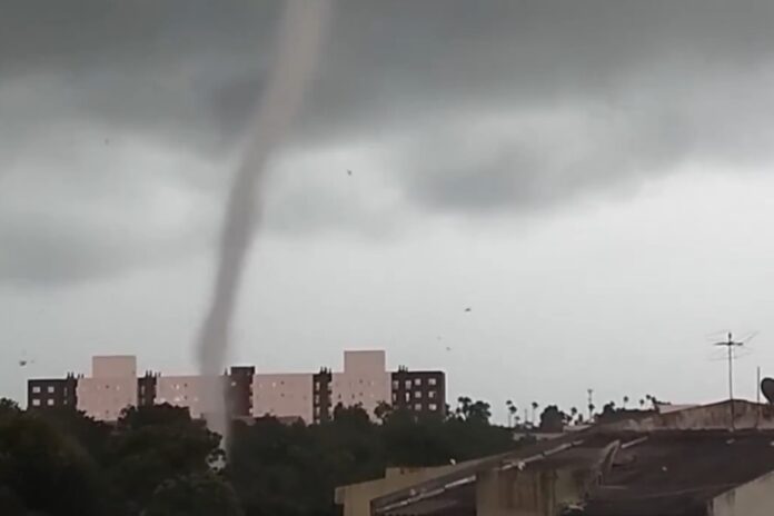 tornado-atinge-cidade-no-rio-grande-do-sul-com-ventos-de-75-km/h.-video