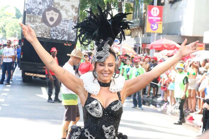 famosos-marcam-presenca-no-cordao-da-bola-preta,-no-rio.-veja-fotos