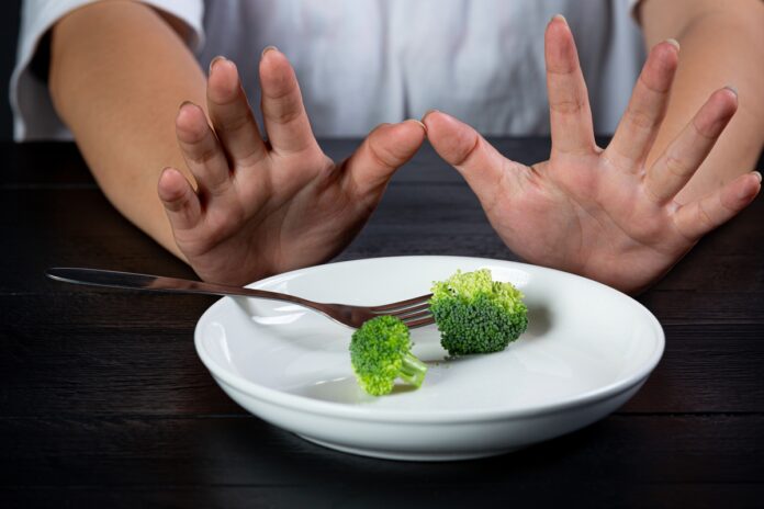 nutrologo-cita-4-efeitos-no-corpo-de-quem-corta-calorias-drasticamente