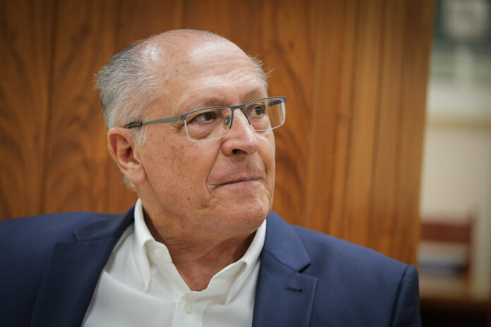 nova-tarifa-anunciada-por-trump-nao-tira-competitividade,-diz-alckmin