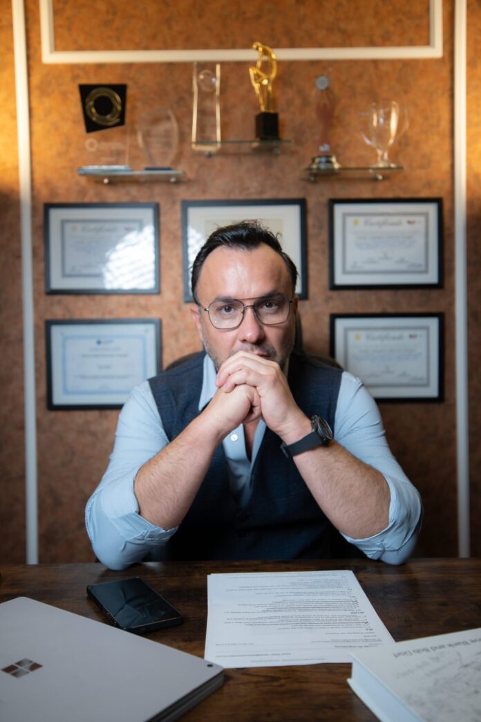 golpes-prometem-permissao-de-trabalho-e-acabam-levando-imigrantes-a-corte-de-deportacao-nos-eua