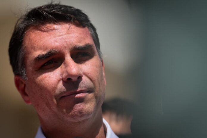 flavio-reage-a-polemicas-no-bolsonarismo-e-pede-apoio-de-“todes”