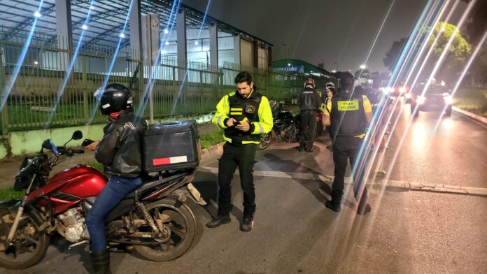detran-df-flagra-17-motociclistas-nao-habilitados-e-um-alcoolizado-na-ceilandia