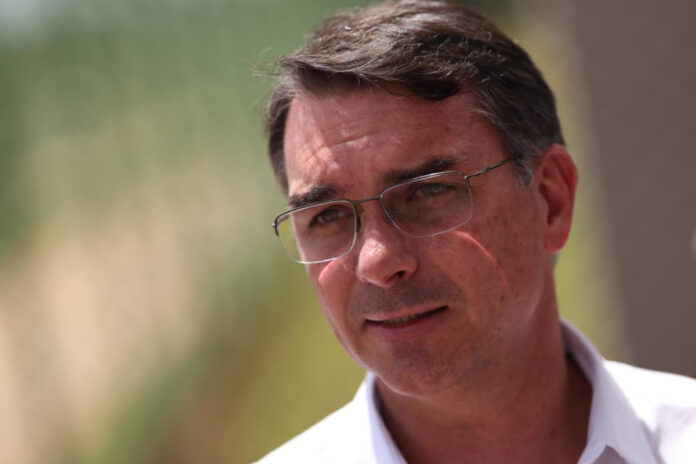 flavio-bolsonaro-diz-que-posicao-de-lula-sobre-ira-e-inaceitavel
