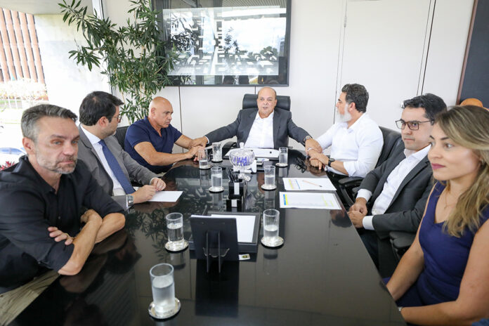 ibaneis-amplia-reforco-na-saude-e-autoriza-mais-de-mil-novas-nomeacoes-no-df