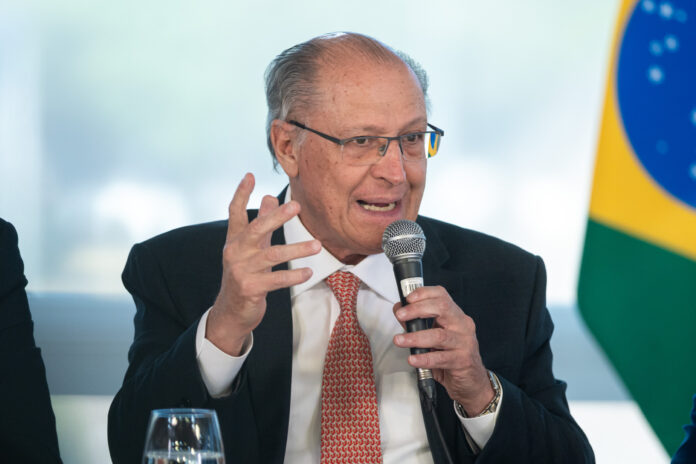 com-futuro-indefinido,-alckmin-diz-que-deixa-ministerio-em-4-de-abril
