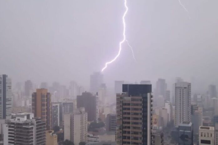 inmet-emite-alerta-para-perigo-de-chuvas-intensas-na-noite-desta-sexta