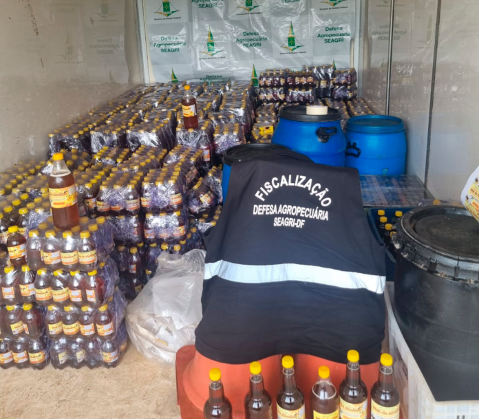 mais-de-2-toneladas-de-mel-clandestino-sao-retiradas-de-circulacao-no-df