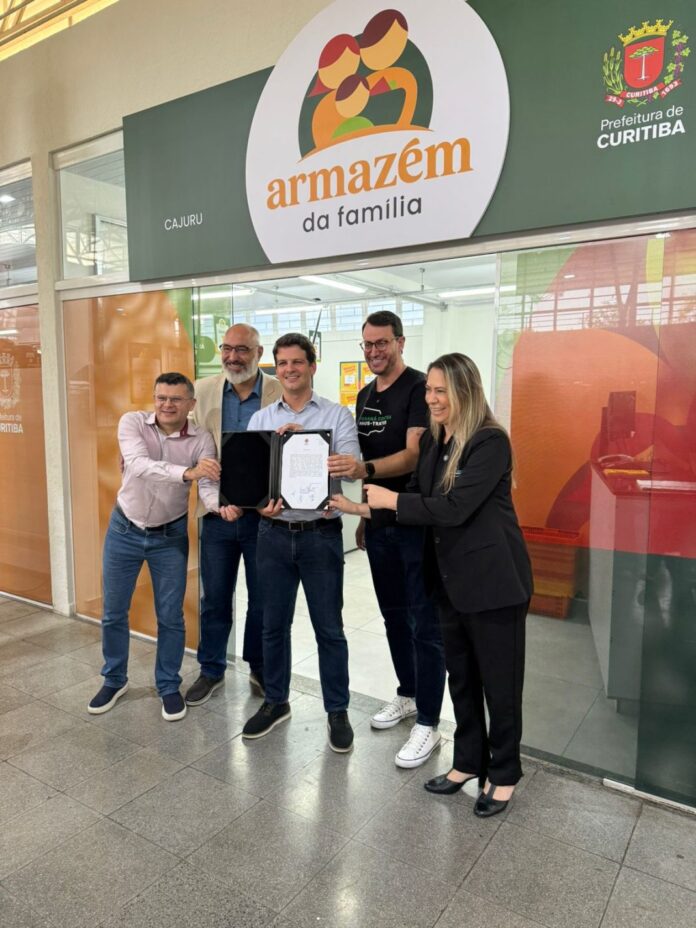 prefeitura-de-curitiba-lanca-venda-de-racao-animal-nos-armazens-da-familia-e-destaca-parceria-com-o-deputado-matheus-laiola
