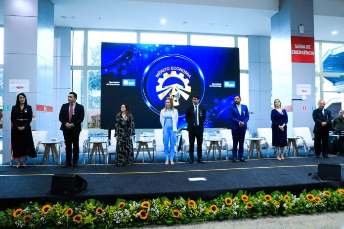 celina-leao-destaca-forca-da-economia-do-df-durante-entrega-da-medalha-merito-economia