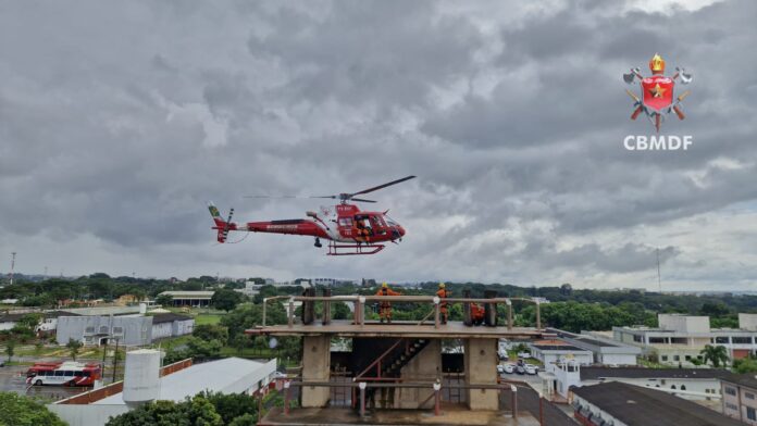 simulacao-com-helicoptero-marca-curso-de-resgate-do-corpo-de-bombeiros-no-df