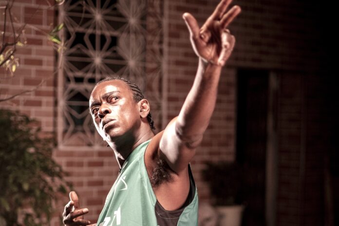 narciso:-filme-transforma-mito-grego-em-reflexo-sobre-afeto-negro