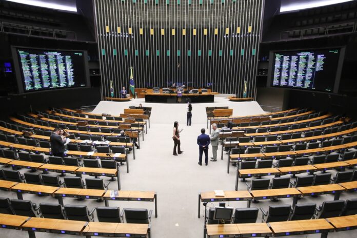 camara-aprova-cadastro-nacional-para-clubes-condenados-por-racismo