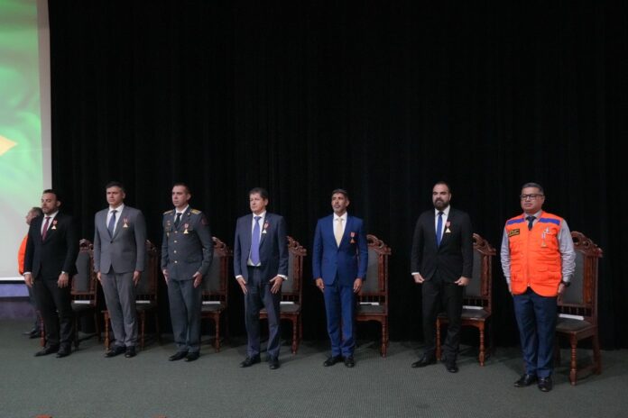 defesa-civil-do-df-concede-medalha-a-305-pessoas-por-servicos-prestados-em-situacoes-de-risco