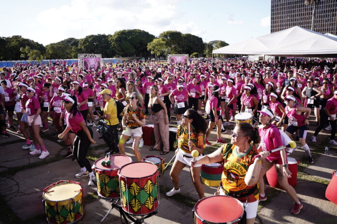 corrida-circuito-da-mulher-reune-mais-de-10-mil-pessoas-em-brasilia