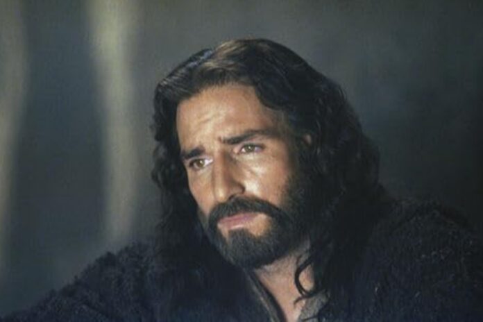 a-paixao-de-cristo:-jim-caviezel-sofreu-3-acidentes-durante-gravacoes