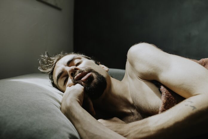 dormir-tarde-no-fim-de-semana-prejudica-o-corpo?-veja-o-que-acontece