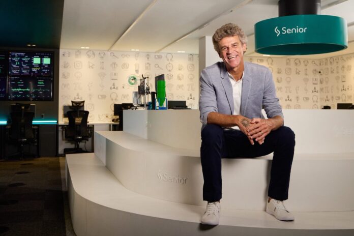 senior-leva-guga-da-quadra-para-o-universo-dos-negocios-em-nova-fase-de-campanha