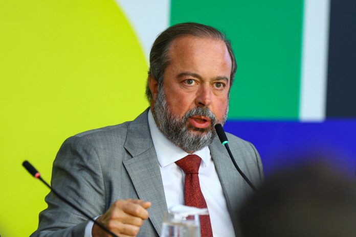 brasil-busca-autossuficiencia-em-diesel-e-gas-de-cozinha,-diz-ministro