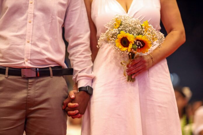 sc:-cerimonialista-e-presa-sob-suspeita-de-aplicar-golpes-em-noivos