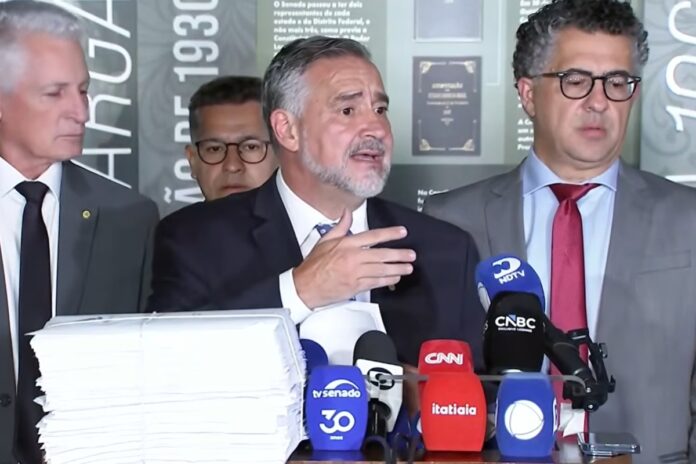 lider-do-governo-na-camara-nega-atrito-com-motta-por-fim-da-escala-6×1