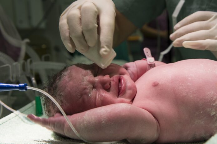 herpes-congenita-faz-bebes-ficarem-mais-tempo-na-uti,-aponta-estudo