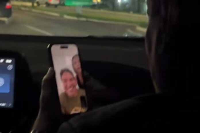 senador-faz-chamada-de-video-com-ramagem-apos-soltura-nos-eua.-assista