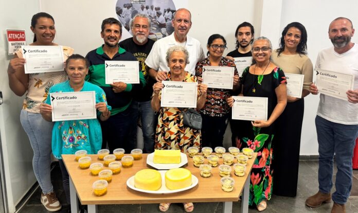 produtores-rurais-aprendem-a-fabricar-queijos-em-curso-da-emater-df