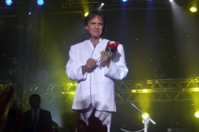 fotos:-veja-como-roberto-carlos-mudou-ao-longo-da-carreira