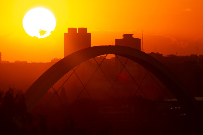 onda-de-calor-provoca-alerta-vermelho-no-brasil.-veja-locais-atingidos