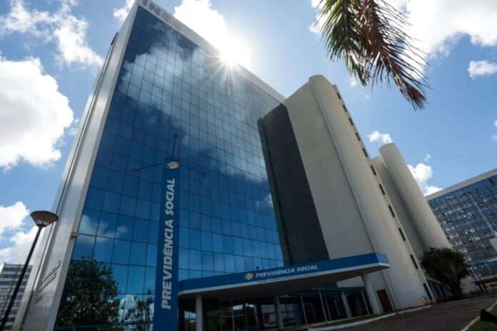inss-comeca-a-pagar-13°-salario-de-aposentados-na-sexta-(24/4).-veja-calendario