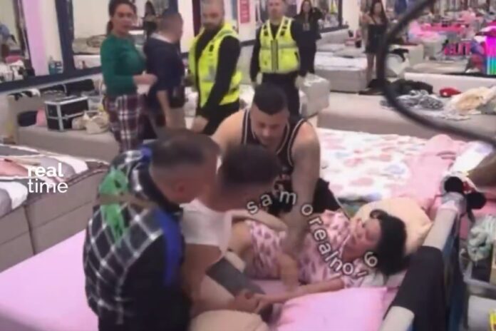 homem-enforca-mulher-em-reality-show-e-e-contido-por-segurancas.-veja-video