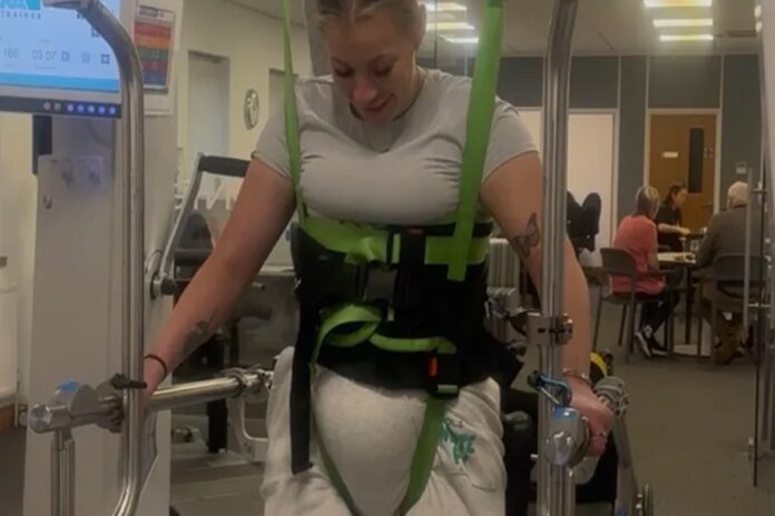 jovem-fica-paralisada-apos-ter-avc-medular-confundido-com-dor-nas-costas