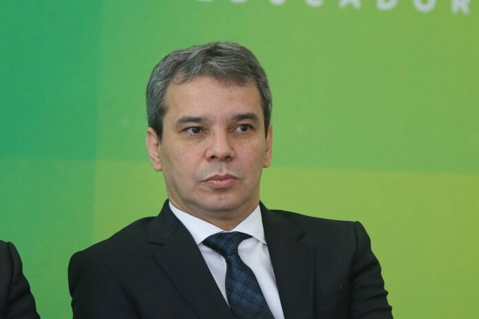 ministro-da-justica-e-convocado-a-depor-na-camara-sobre-caso-ramagem